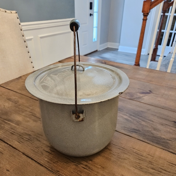 Vintage Enamelware Stock Pot/Bucket Wood Handle & Lid - Picture 4 of 14